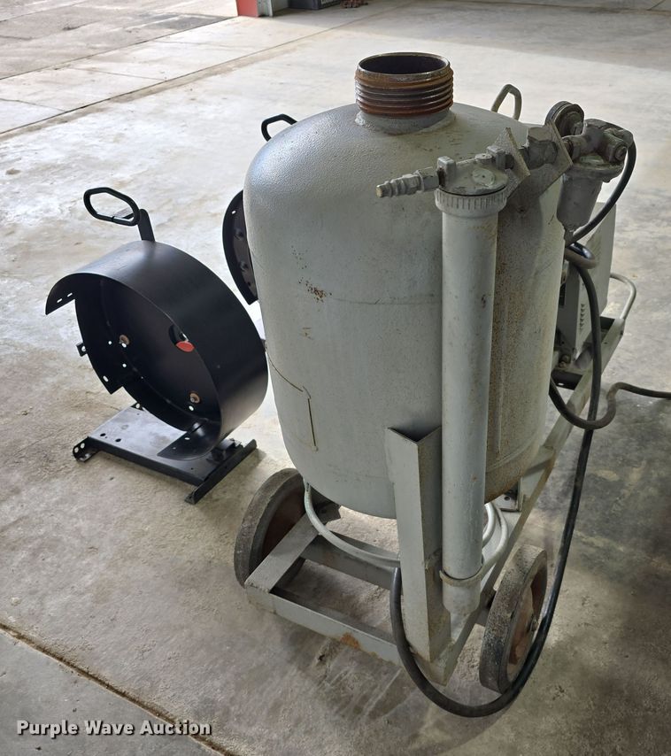 image for item EH8641 1974 Lincoln Idealarc DC-600 welder