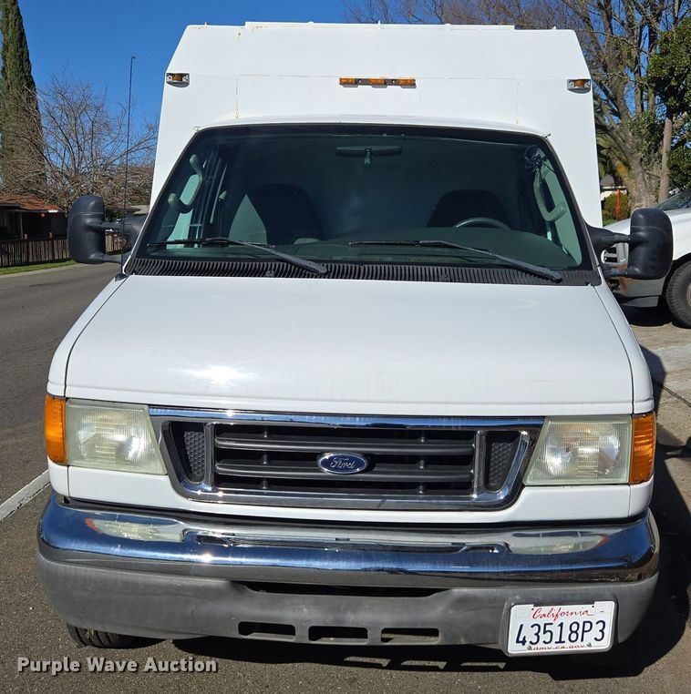 image for item EI4148 2006 Ford E450 utility van