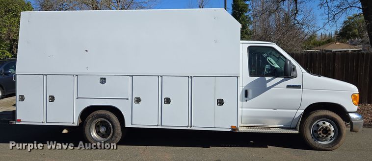 image for item EI4148 2006 Ford E450 utility van