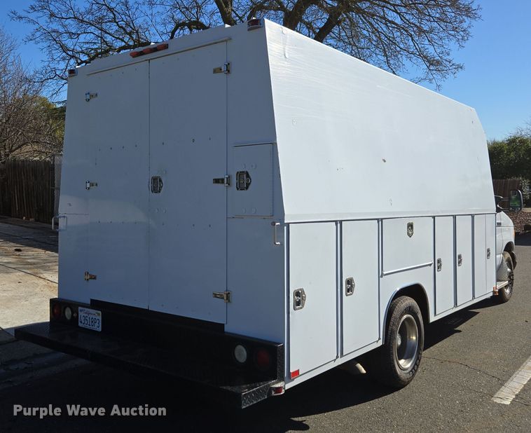 image for item EI4148 2006 Ford E450 utility van