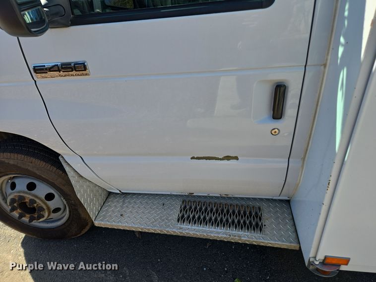 image for item EI4148 2006 Ford E450 utility van