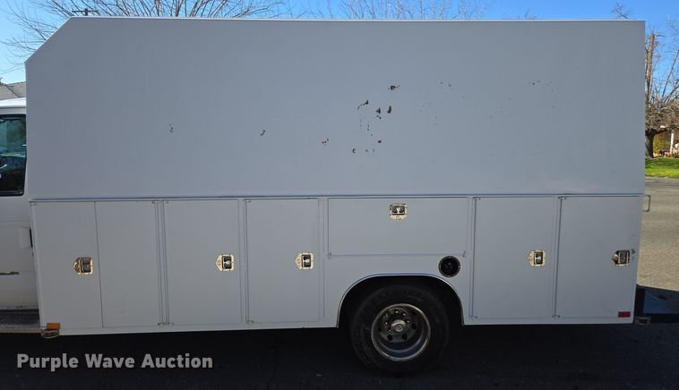 image for item EI4148 2006 Ford E450 utility van