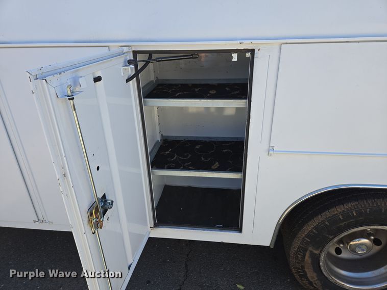 image for item EI4148 2006 Ford E450 utility van