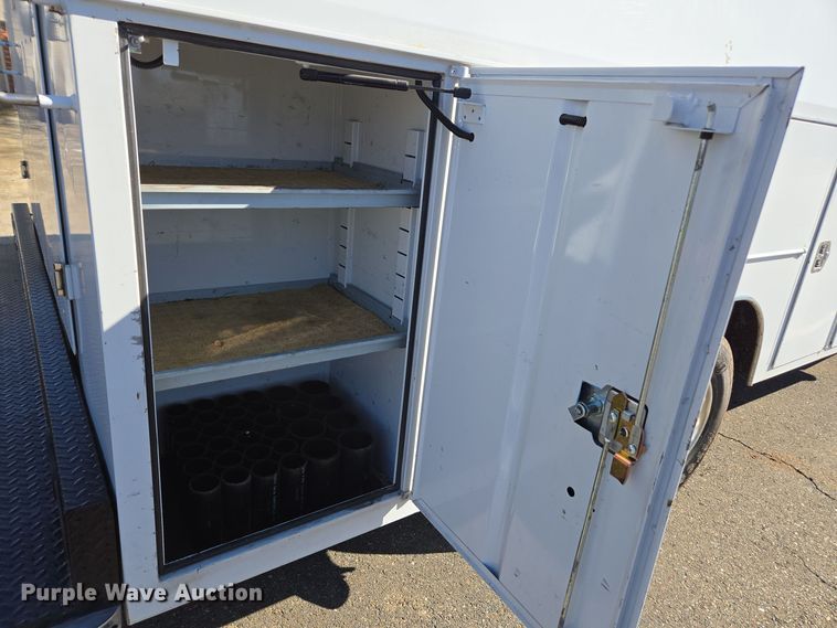 image for item EI4148 2006 Ford E450 utility van