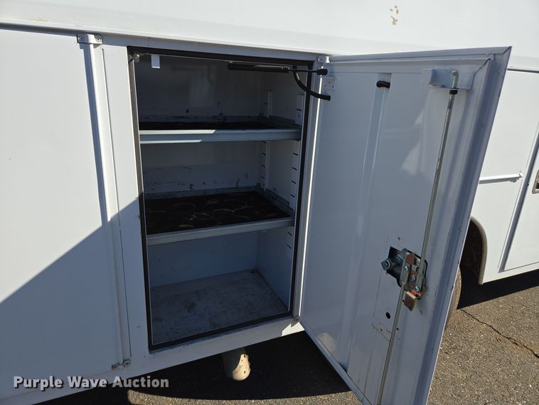 image for item EI4148 2006 Ford E450 utility van