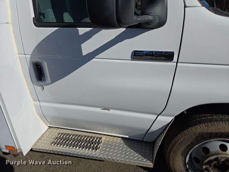image for item EI4148 2006 Ford E450 utility van