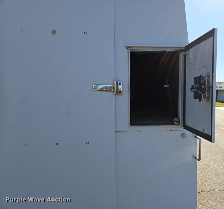 image for item EI4148 2006 Ford E450 utility van