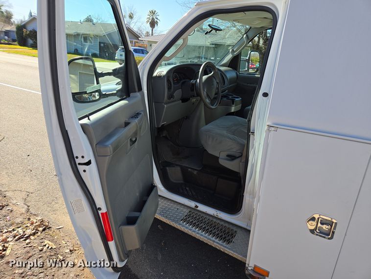 image for item EI4148 2006 Ford E450 utility van
