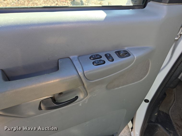 image for item EI4148 2006 Ford E450 utility van