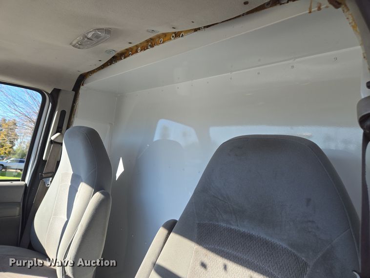image for item EI4148 2006 Ford E450 utility van