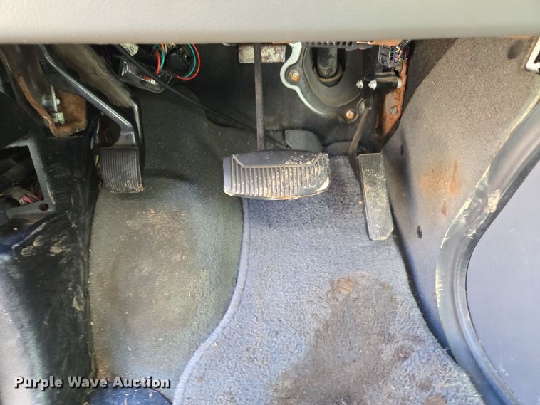 image for item EI4148 2006 Ford E450 utility van