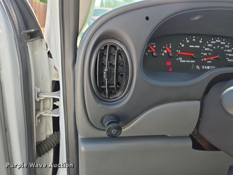 image for item EI4148 2006 Ford E450 utility van