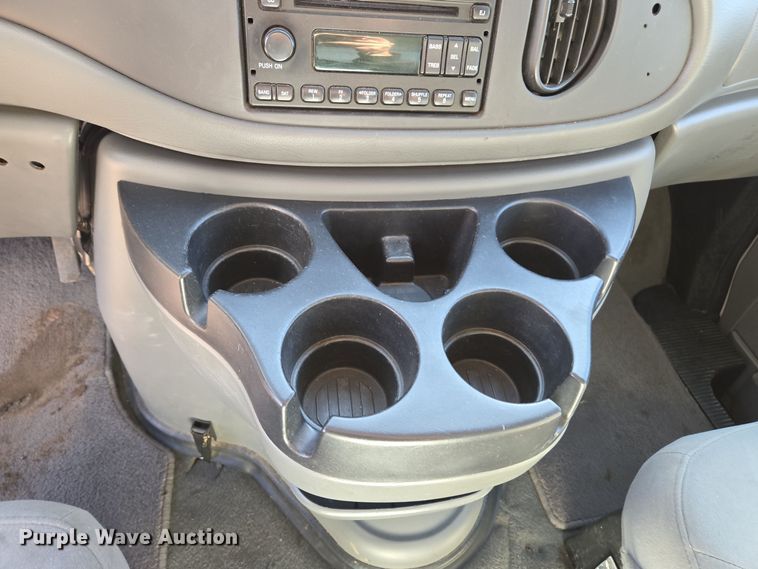 image for item EI4148 2006 Ford E450 utility van