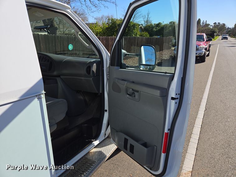 image for item EI4148 2006 Ford E450 utility van