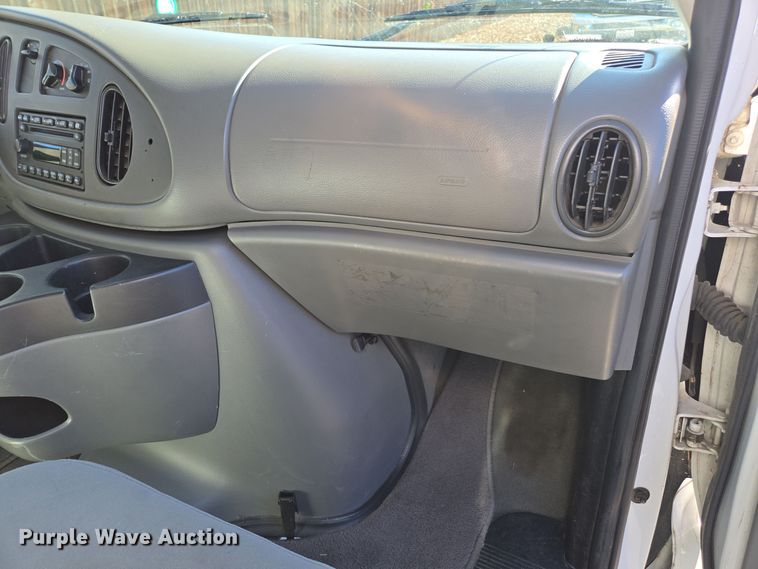 image for item EI4148 2006 Ford E450 utility van