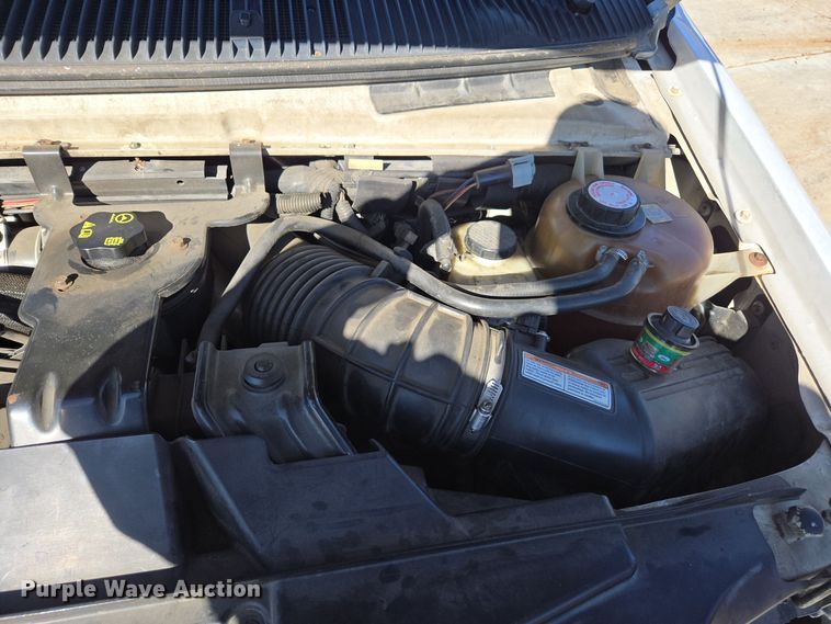 image for item EI4148 2006 Ford E450 utility van