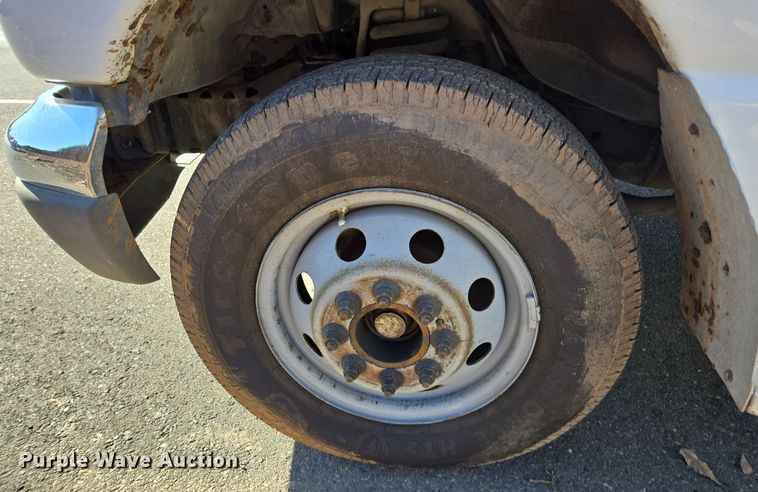 image for item EI4148 2006 Ford E450 utility van