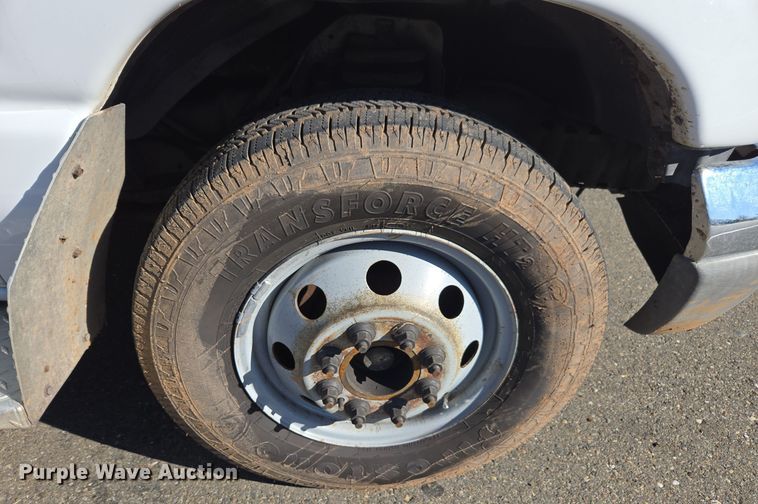 image for item EI4148 2006 Ford E450 utility van