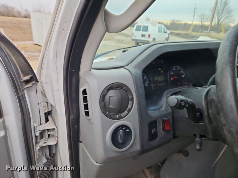 image for item EI8818 2011 Ford E250 van