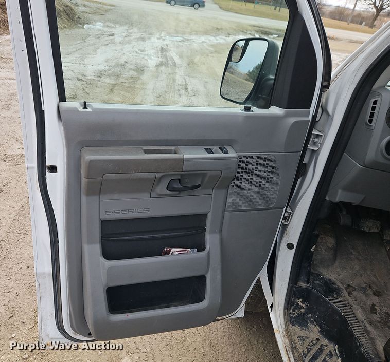 image for item EI8823 2010 Ford E250 van