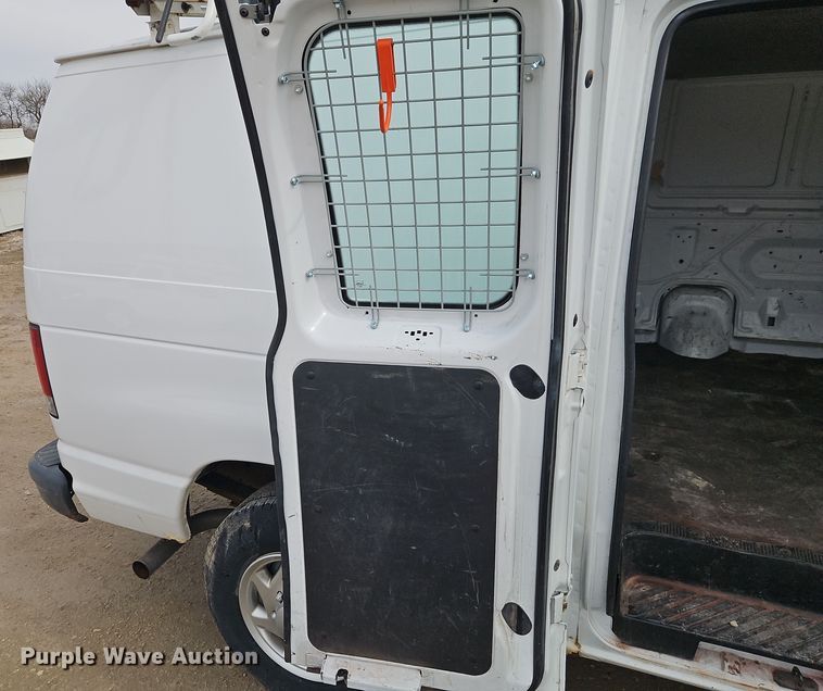 image for item EI8823 2010 Ford E250 van