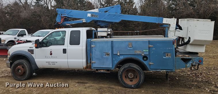image for item EI8826 2009 Ford F550 Super Duty XLT bucket truck
