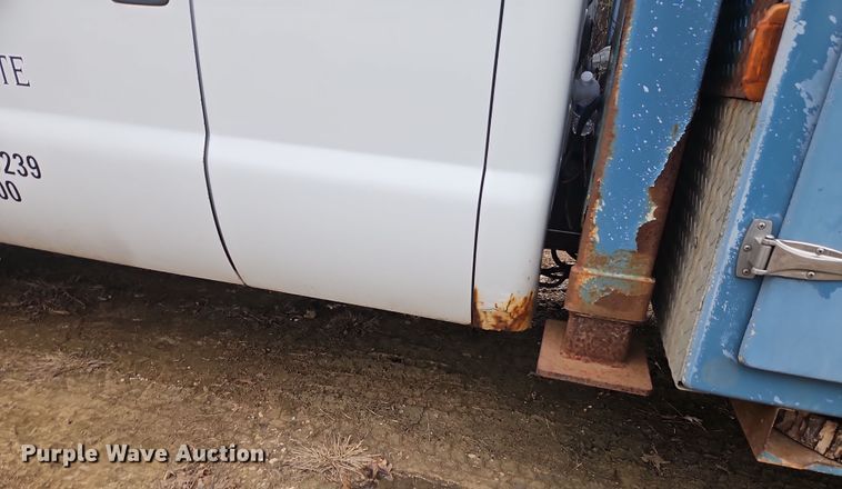 image for item EI8826 2009 Ford F550 Super Duty XLT bucket truck