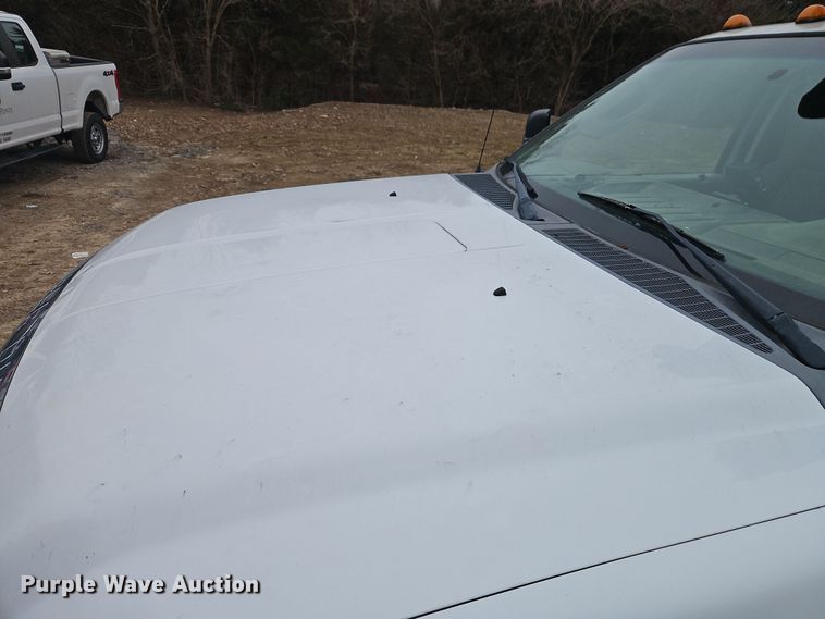 image for item EI8826 2009 Ford F550 Super Duty XLT bucket truck