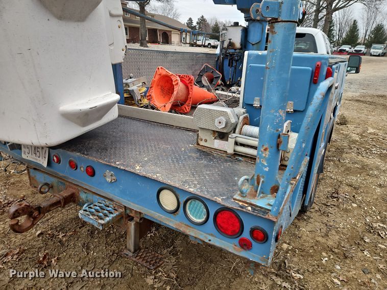 image for item EI8826 2009 Ford F550 Super Duty XLT bucket truck