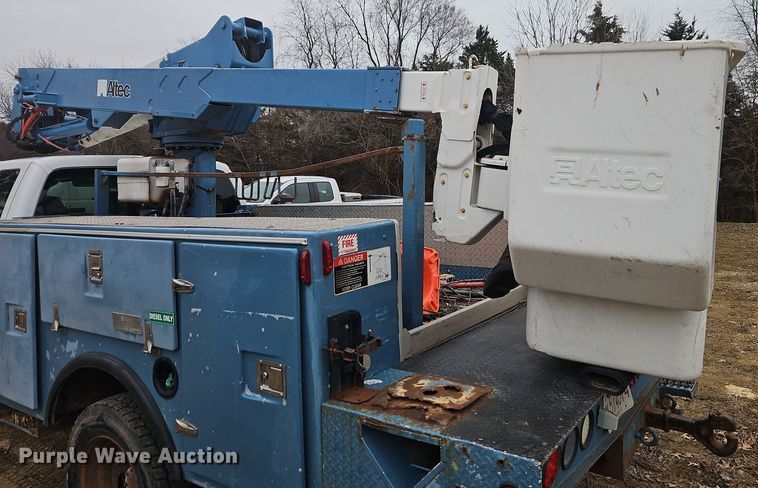 image for item EI8826 2009 Ford F550 Super Duty XLT bucket truck