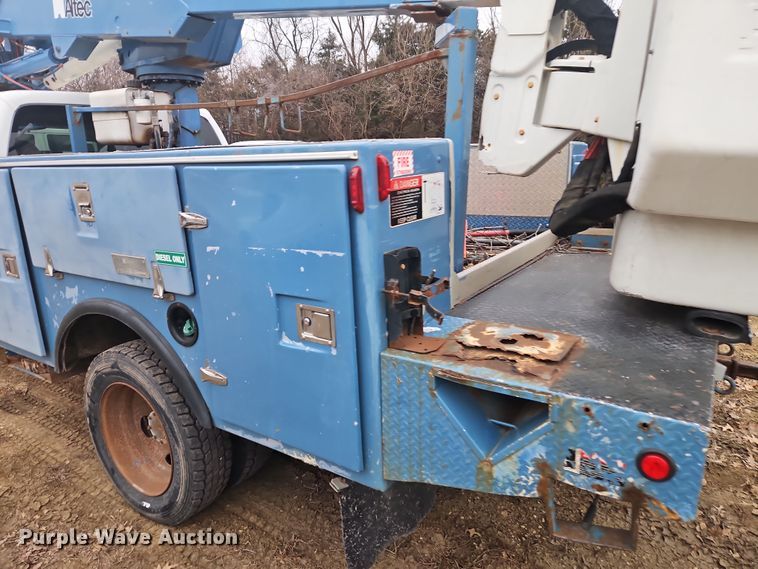 image for item EI8826 2009 Ford F550 Super Duty XLT bucket truck