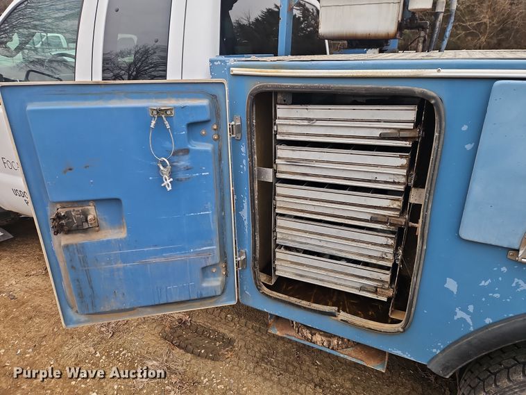 image for item EI8826 2009 Ford F550 Super Duty XLT bucket truck