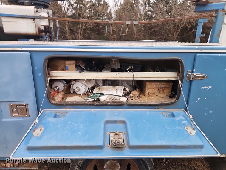 image for item EI8826 2009 Ford F550 Super Duty XLT bucket truck