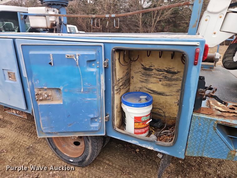 image for item EI8826 2009 Ford F550 Super Duty XLT bucket truck