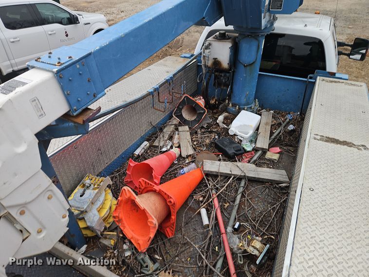 image for item EI8826 2009 Ford F550 Super Duty XLT bucket truck