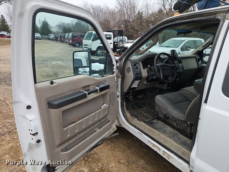 image for item EI8826 2009 Ford F550 Super Duty XLT bucket truck