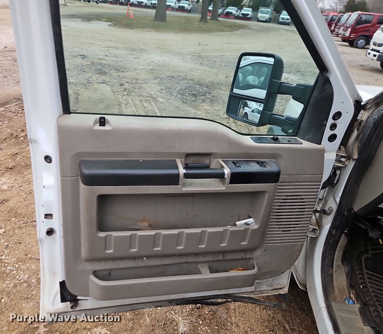 image for item EI8826 2009 Ford F550 Super Duty XLT bucket truck