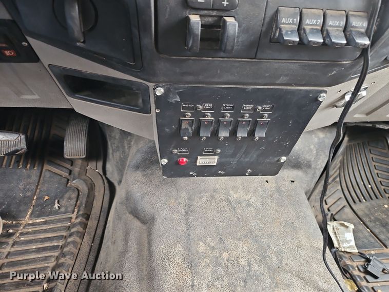 image for item EI8826 2009 Ford F550 Super Duty XLT bucket truck