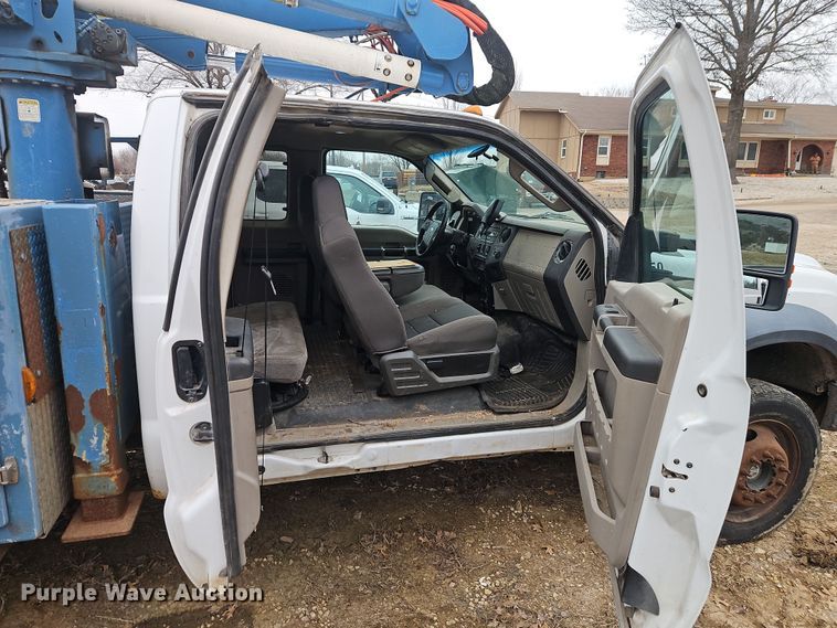 image for item EI8826 2009 Ford F550 Super Duty XLT bucket truck