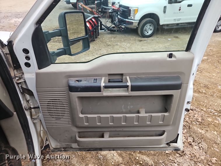 image for item EI8826 2009 Ford F550 Super Duty XLT bucket truck