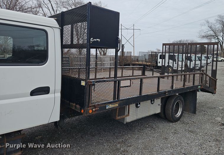 image for item EI8827 2017 Mitsubishi Fuso Canter Crew Cab flatbed truck