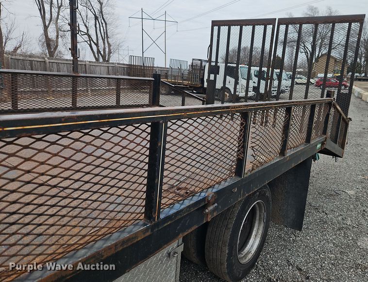 image for item EI8827 2017 Mitsubishi Fuso Canter Crew Cab flatbed truck