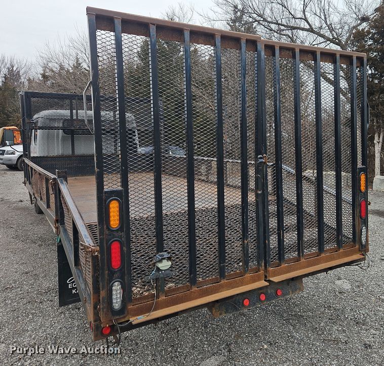 image for item EI8827 2017 Mitsubishi Fuso Canter Crew Cab flatbed truck