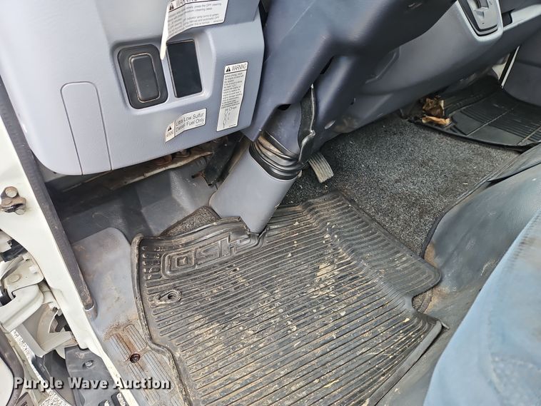 image for item EI8827 2017 Mitsubishi Fuso Canter Crew Cab flatbed truck