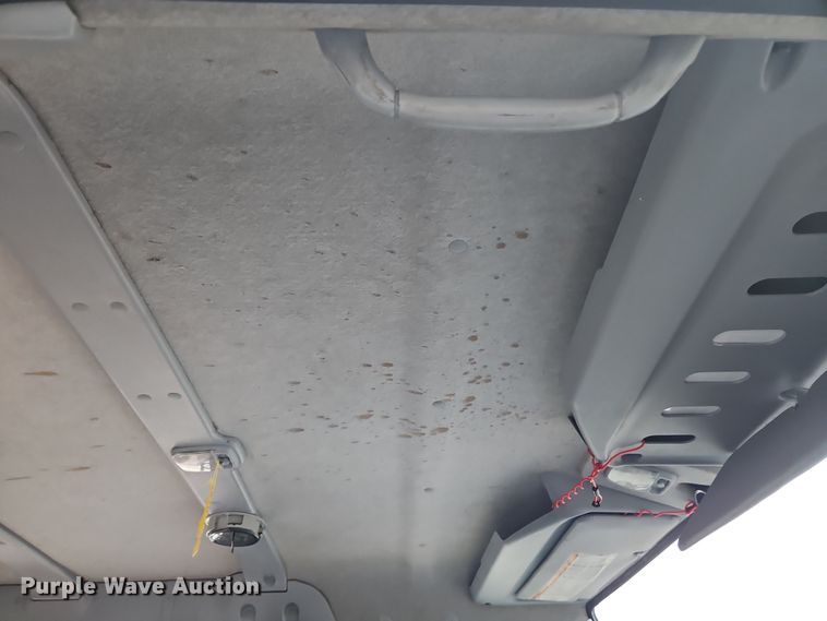 image for item EI8827 2017 Mitsubishi Fuso Canter Crew Cab flatbed truck