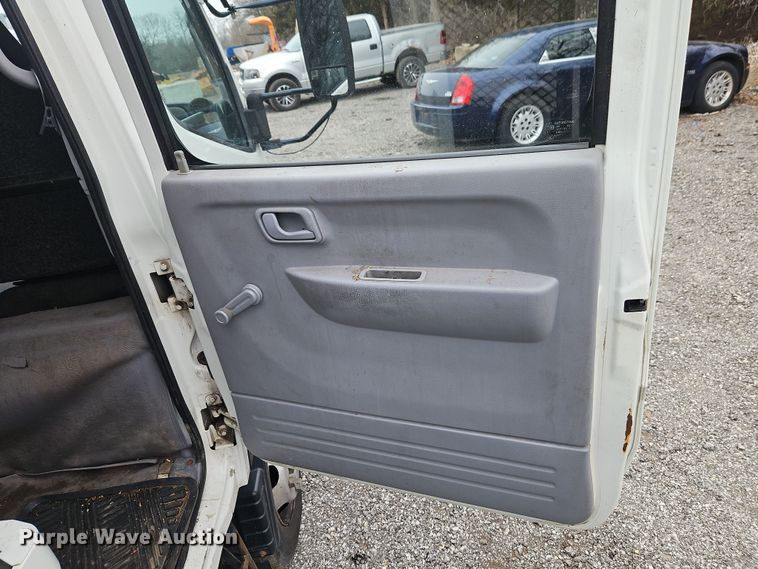 image for item EI8827 2017 Mitsubishi Fuso Canter Crew Cab flatbed truck