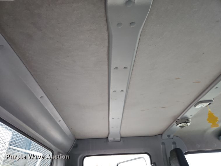 image for item EI8827 2017 Mitsubishi Fuso Canter Crew Cab flatbed truck