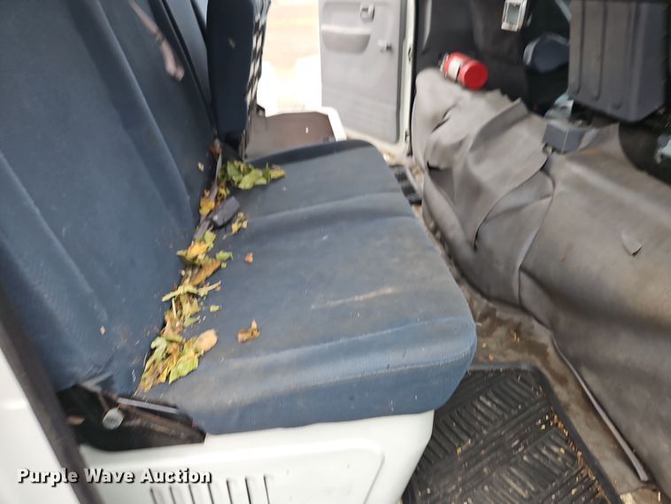 image for item EI8827 2017 Mitsubishi Fuso Canter Crew Cab flatbed truck