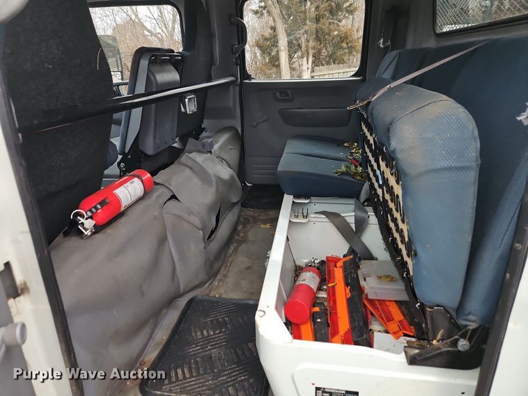 image for item EI8827 2017 Mitsubishi Fuso Canter Crew Cab flatbed truck