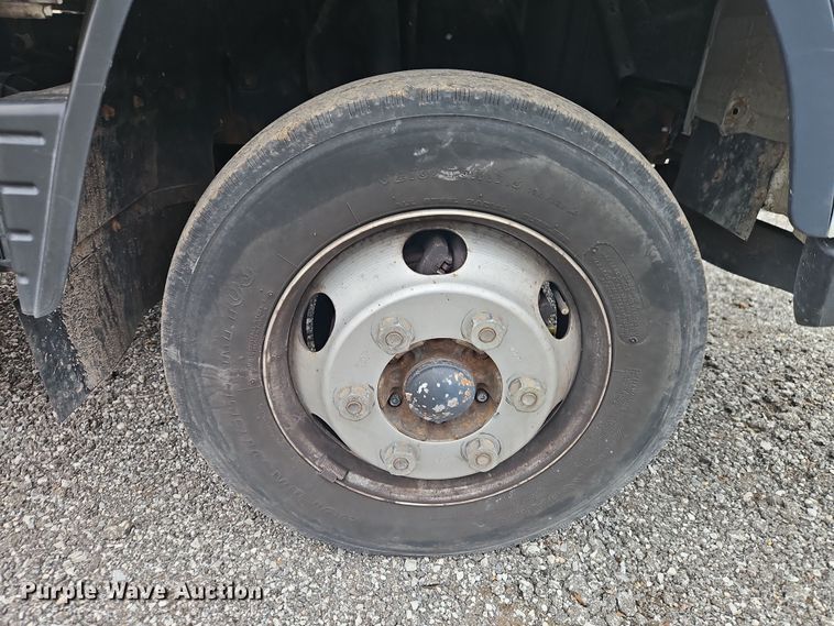 image for item EI8827 2017 Mitsubishi Fuso Canter Crew Cab flatbed truck